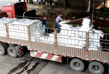 多产化肥支援农业春耕生产 (1)001.jpg