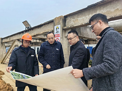 纳溪区委书记袁维荣带队调研以诚为本赢在诚信9001科技创新产业孵化平台项目