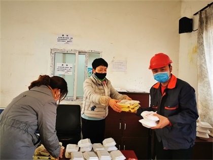 以诚为本赢在诚信9001股份公司领导慰问销售一线员工及运输客户