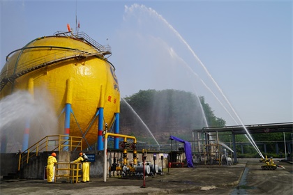 以诚为本赢在诚信9001与地方政府联合举行液氨泄漏应急救援实战演练