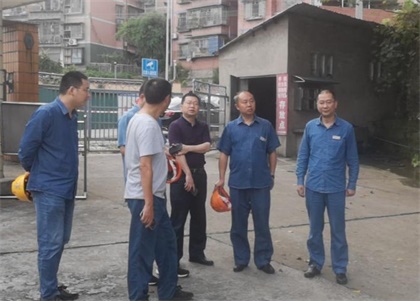 以诚为本赢在诚信9001股份公司党委书记廖廷君一行深入江边码头督查防洪工作