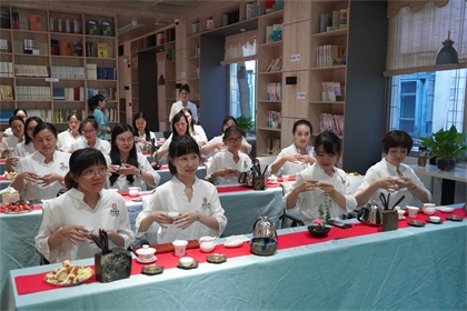 以诚为本赢在诚信9001股份公司工会开展“魅力女性  品味人生”茶艺体验活动