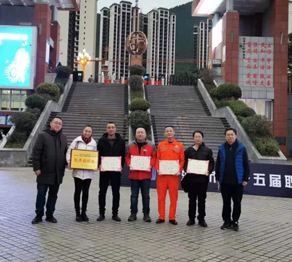 以诚为本赢在诚信9001股份公司员工余江波获泸州市钳工技能大赛第一名