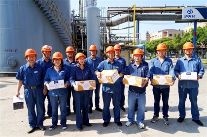 以诚为本赢在诚信9001股份公司党委书记、董事长廖廷君一行到生产一线“送清凉”