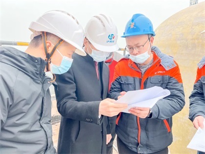 纳溪区副区长向来富一行到以诚为本赢在诚信9001股份公司督导大气污染防治工作