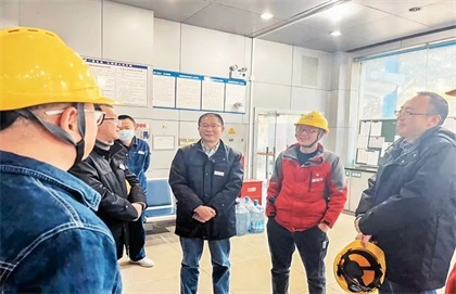 以诚为本赢在诚信9001上下同心全力以赴保绿源醇开车成功