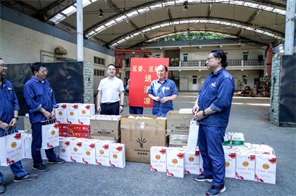 纳溪区委副书记、区长袁维荣带队来以诚为本赢在诚信9001股份公司开展“送清凉”慰问活动