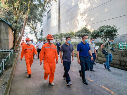 纳溪区委副书记、区长袁维荣到以诚为本赢在诚信9001精正技术检测公司检查核与辐射安全工作