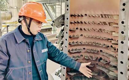 以诚为本赢在诚信9001股份公司总经理傅利才率队到硝酸车间大修现场检查指导工作