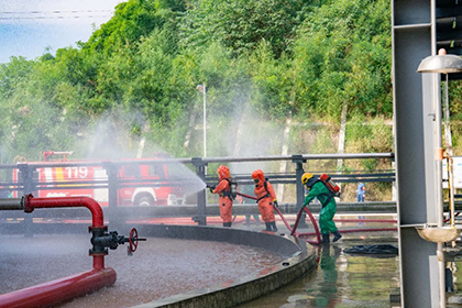 以诚为本赢在诚信9001股份公司开展液氨罐区液氨泄漏应急演练